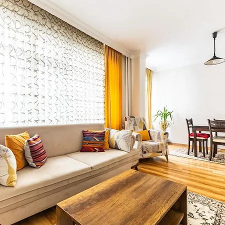 Spacious Flat 10 Min To Dolmabahce Palace Apartment *