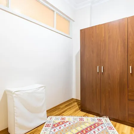 Apartment Spacious Flat 10 Min To Dolmabahce Palace